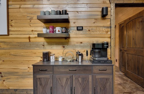Broken Bow Cabin | HeatedPool/Creek/PlaySet/ArcadeGames/Slide/HotTub