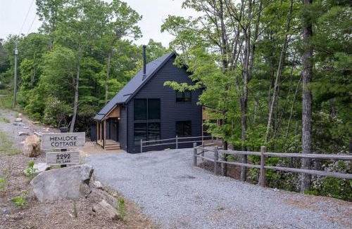 Brevard House | Hemlock Cottage · Hemlock Cottage in Pisgah Forest - Pet Friendl