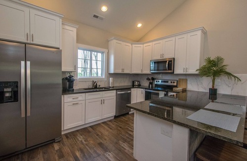 Balfour House | Hendersonville Duplex Sleeps 8 Free Tix