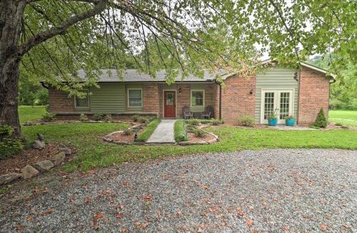 Hendersonville House | Hendersonville Home w/Fire Pit: 5 Mi to Downtown!