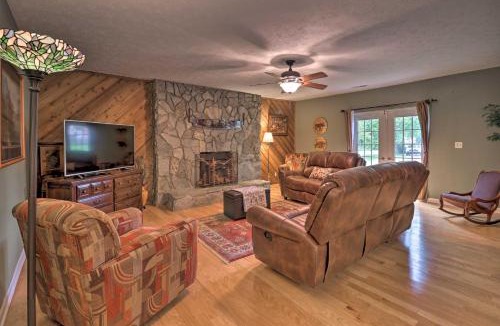 Hendersonville House | Hendersonville Home w/Fire Pit: 5 Mi to Downtown!