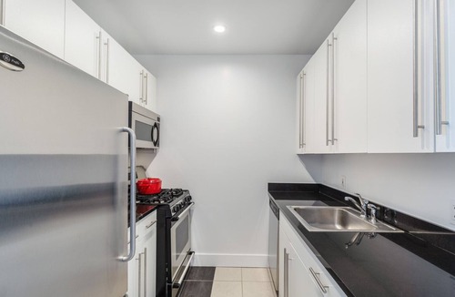Tribeca Apartment | Hip Tribeca 1BR w/Gym, Doorman, by Blueground