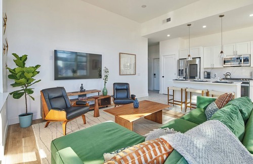 Hoboken Apartment | Hoboken Loft | 12-ft ceilings | NYC in 15 min