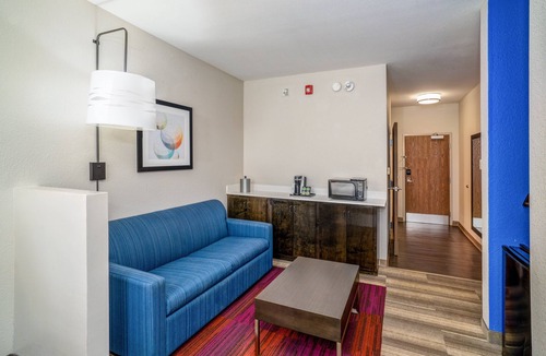 Winona Hotel | Holiday Inn Express and Suites Winona North by IHG