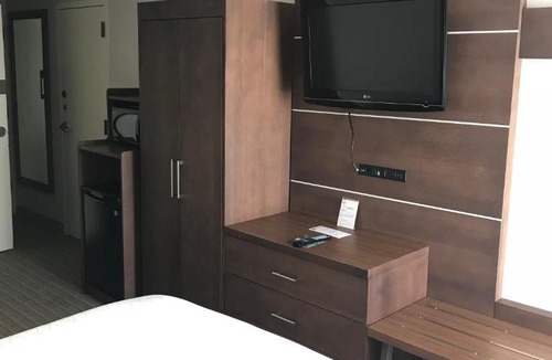 New Pathways Hotel | Holiday Inn Express Memphis Medical Center - Midtown by IHG