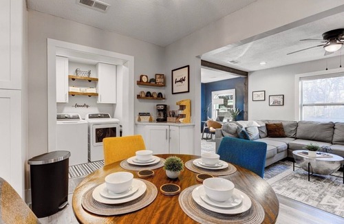 East Memphis House | Hollywood Hideaway, Cozy/PetFriendly/Midtown/FencedYard/Parking