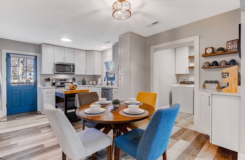 East Memphis House | Hollywood Hideaway, Cozy/PetFriendly/Midtown/FencedYard/Parking