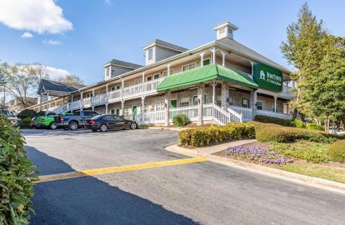 Norcross Hotel | HomeTowne Studios by Red Roof Atlanta - Norcross South