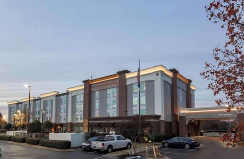 Ellendale Apartment | Hot Pick! 1BR Suite w/Free Breakfast, Pool&Gym