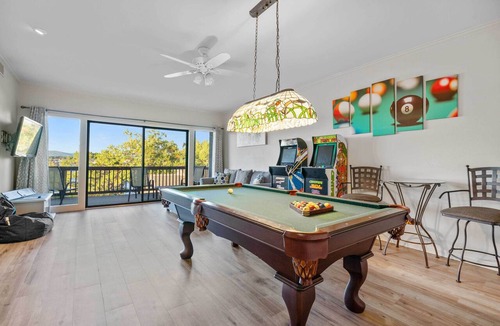 Lake Hamilton Condo | Hot Springs Vacation Rental w/Game Room!