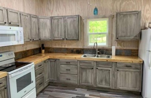 Mid America House | House 1 mile from Lake Ouachita and minutes from Hot Springs Arkansas.
