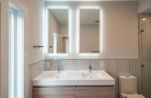 The Heights Villa | Huge 2000 sqft Luxury & Stylish Condo minutes to New York