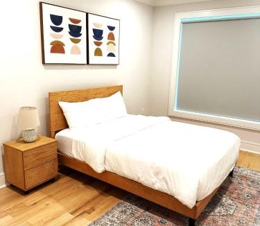 The Heights Villa | Huge 2000 sqft Luxury & Stylish Condo minutes to New York