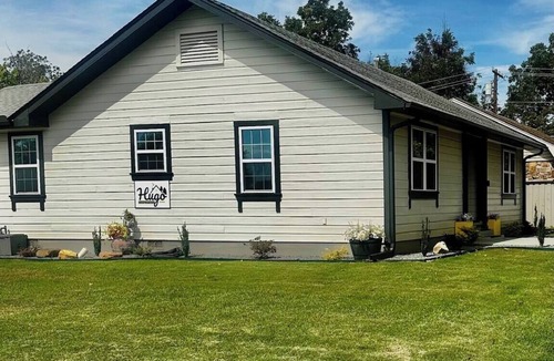Hugo House | Hugo Cozy Cottage Near Choctaw Casino & Dining