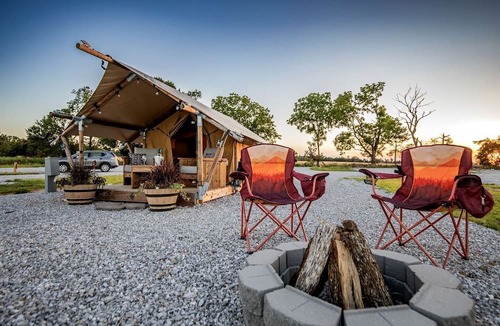 Cassville RV Rental | Impressive Glamping Tented Cabin in Cassville, Missouri