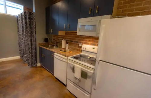 Laurel Apartment | Incognito #3 : Ground Floor/1 block from The Scotsman General Store