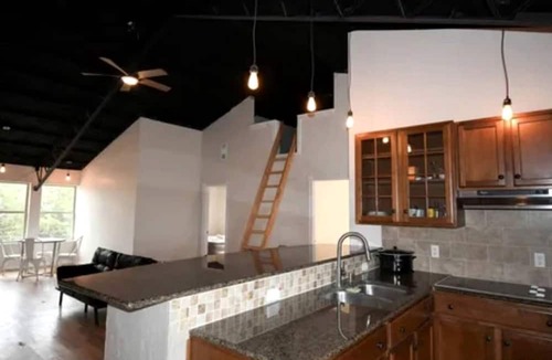 Cookson House | Incredible Spacious Rental with Fantastic Activities for an Unforgettable Family Adventure by the Lake in Cookson, Oklahoma