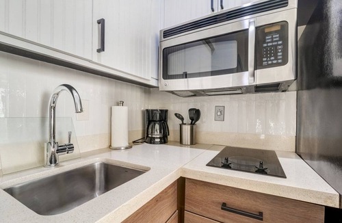 Longview Condo | Indoor Pool. Free Breakfast. Gym & Business Center.