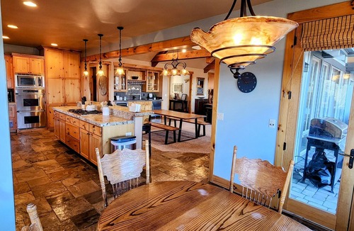 Redmond House | Ironstone Lodge - Luxury Living and Mountain Views