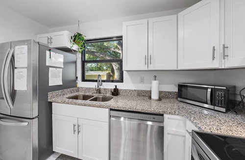 Flora Villa House | Jungle Nook | Waterfront + Grill!