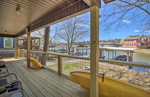 Piney House | Kayaks & Boat Slip: Waterfront Hot Springs Home!
