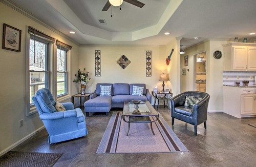 Piney House | Kayaks & Boat Slip: Waterfront Hot Springs Home!