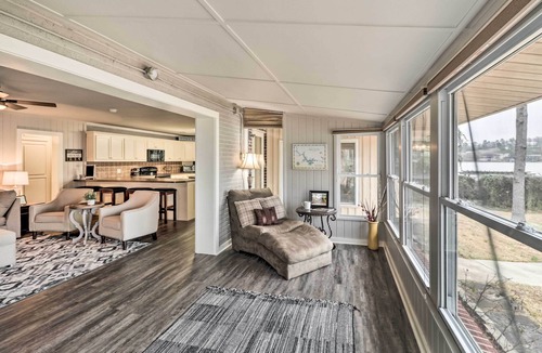 Rockwell House | Kayaks, Dock: Waterfront Escape on Lake Hamilton!