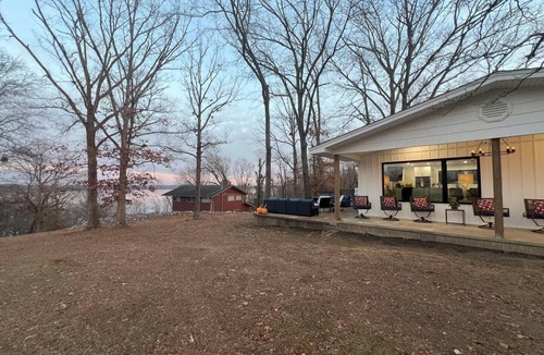 New Concord House | Kentucky Lake Farmhouse & Chalet