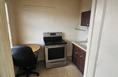 Central City Apartment | King Bed with Kitchenette Non-Smoking