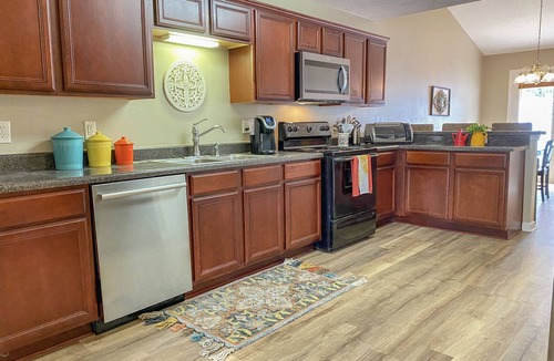 Nashville Condo | L👀K! 2 BR/2.5 bath Condo Near Lake & Airport