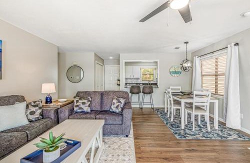 Rockwell Apartment | Lake Escape: Waterfront Condo on Lake Hamilton with Private Slip & Pool