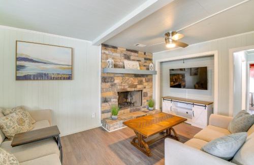 Piney House | Lake Hamilton Family Gem: Hot Tub & Boat Slip!