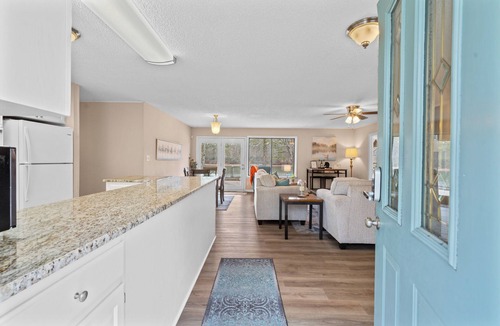Lake Hamilton House | Lake Hamilton Home, Hot Tub, Firepit, Kayaks, Pedal Boat, Boat Dock. "The Bobby"