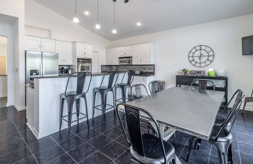 Piney House | Lake Hamilton House with Pool and Hot Tub!