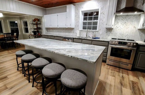 Piney House | Lake Haven Chateau (On Lake Hamilton)