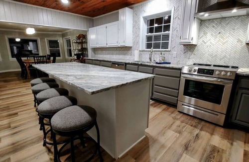 Piney House | Lake Haven Chateau (On Lake Hamilton)
