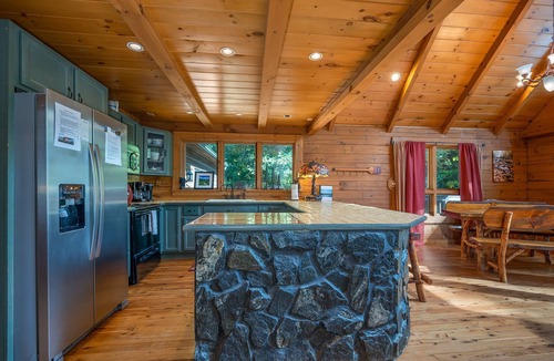Lake Lure Cabin | Lake Lure -Stunning, huge, Walk to Lake/BEACH/River/pet/canoes, kayaks