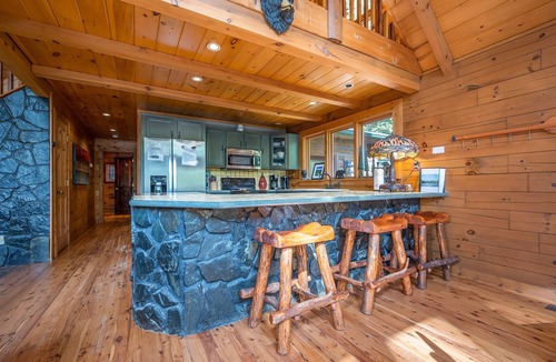 Lake Lure Cabin | Lake Lure -Stunning, huge, Walk to Lake/BEACH/River/pet/canoes, kayaks