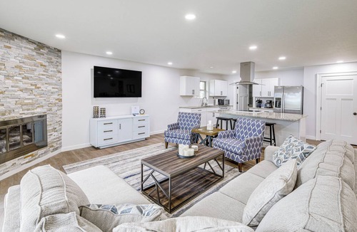 Higden House | Lake-View Deck! Modern Greers Ferry Lake Retreat
