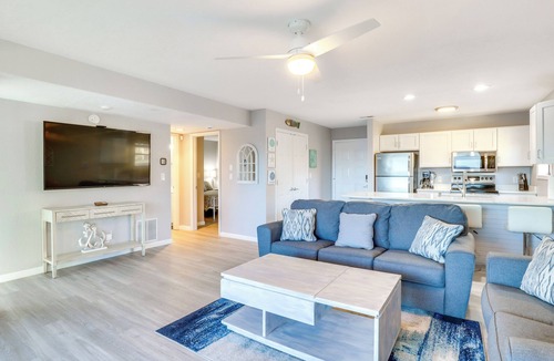 Lake of the Ozarks Apartment | Lakefront & Boat Slip: Osage Beach Retreat!