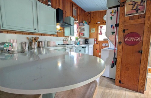 Lake Hamilton Cabin | Lakefront Cottage Retreat - 5 Miles from Oaklawn