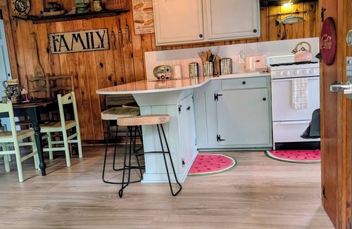 Lake Hamilton Cabin | Lakefront Cottage Retreat - 5 Miles from Oaklawn