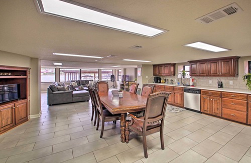 Lake Hamilton House | Lakefront Gem w/Docks on Central Ave