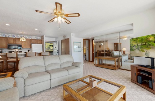 Lake of the Ozarks Condo | Lakefront Getaway at Bay Point Village