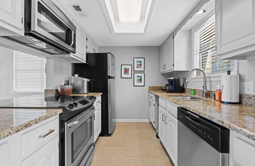 Lake Hamilton Condo | Lakefront on Hamilton! King Size Beds, Pool, Boat Slip & Gorgeous Sunsets!