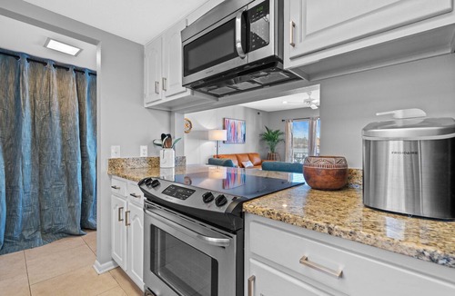 Lake Hamilton Condo | Lakefront on Hamilton! King Size Beds, Pool, Boat Slip & Gorgeous Sunsets!