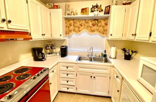 Holiday Island Apartment | Lakeside Condo at Table Rock