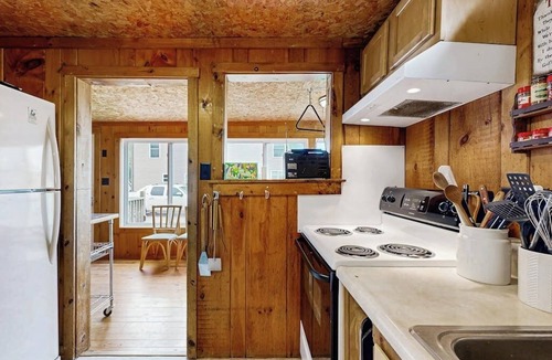 Malletts Bay House | Lakeside cottage w/mountain views, canoes, firepit, enclosed porch, bbq, beach