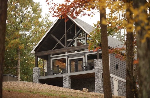 Mena Cabin | Lakeside | Hot Tub | Kayaks | Fishing