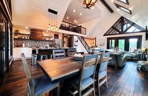 Mena Cabin | Lakeside | Hot Tub | Kayaks | Fishing